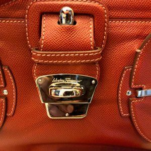 🎈Salvatore ferragamo leather shoulder bag brickred vintage